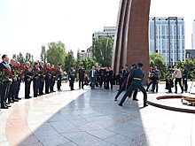 Володин и главы делегаций ПА ОДКБ возложили цветы к Вечному огню в Бишкеке
