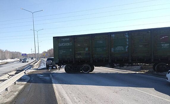 В Тюмени в районе Ирбитского тракта поезд сошел с рельсов
