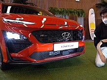 		 			Hyundai Kona N 2021 надевает праздничный наряд в новых тизерах 		 	