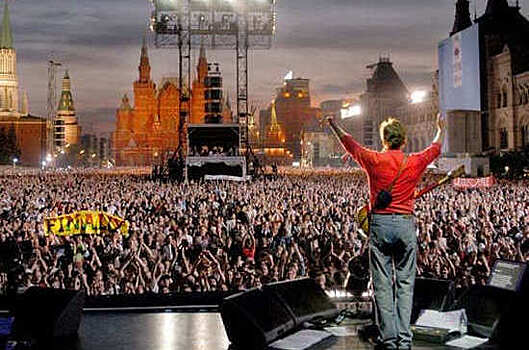 Первый концерт Пола Маккартни в Москве посетил Путин