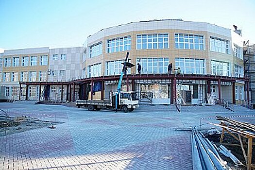 В Хабаровске строительство школы Волочаевского городка завершат в ноябре