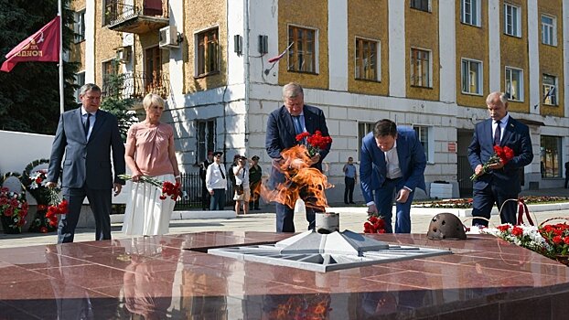 В День памяти и скорби кировчане возложили цветы к Вечному огню