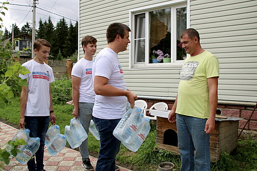 Подмосковные молодогвардейцы обеспечили питьевой водой жителей деревни Красноиншино