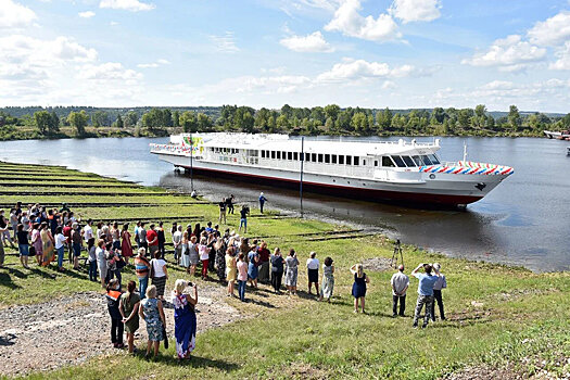 В Татарстане спустили на воду пассажирское судно на сжиженном газе