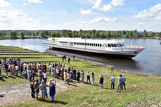 В Татарстане спустили на воду пассажирское судно на сжиженном газе