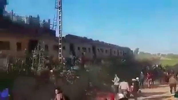 Пассажирский поезд сошел с рельсов в Египте