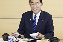 Премьер Японии Кисида съел рыбу из Фукусимы после сброса воды с тритием с АЭС
