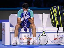 Зверев обыграл Алькараса и вышел в полуфинал Итогового турнира ATP