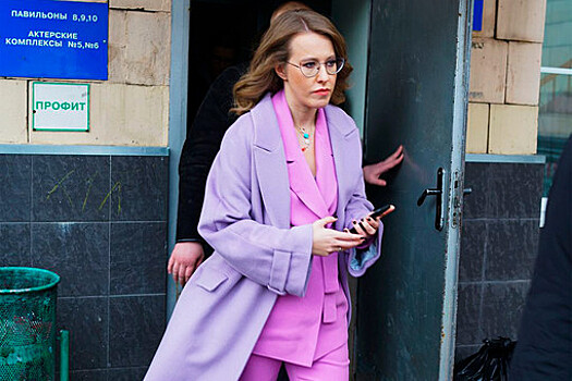 Ксении Собчак вручили повестку о явке в полицию Сочи