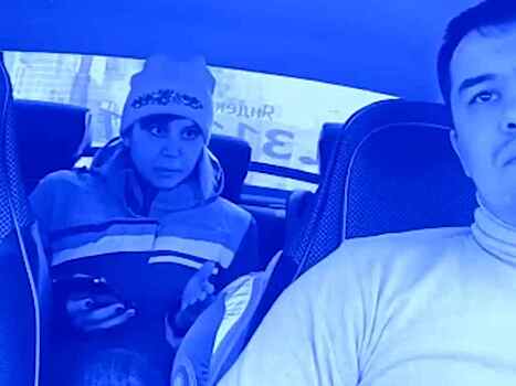 «Чтоб ты в аварию попал!»: женщина с двумя детьми напала на таксиста