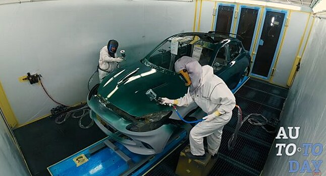 Aston Martin показал, как красит Valkyrie уникальной краской