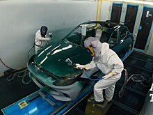 Aston Martin показал, как красит Valkyrie уникальной краской