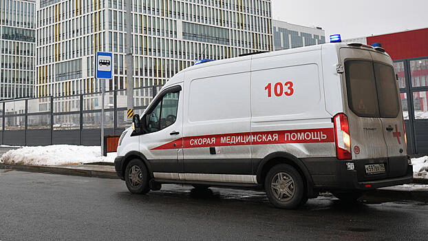 Босой мужчина замерз насмерть на крыльце офиса в Москве