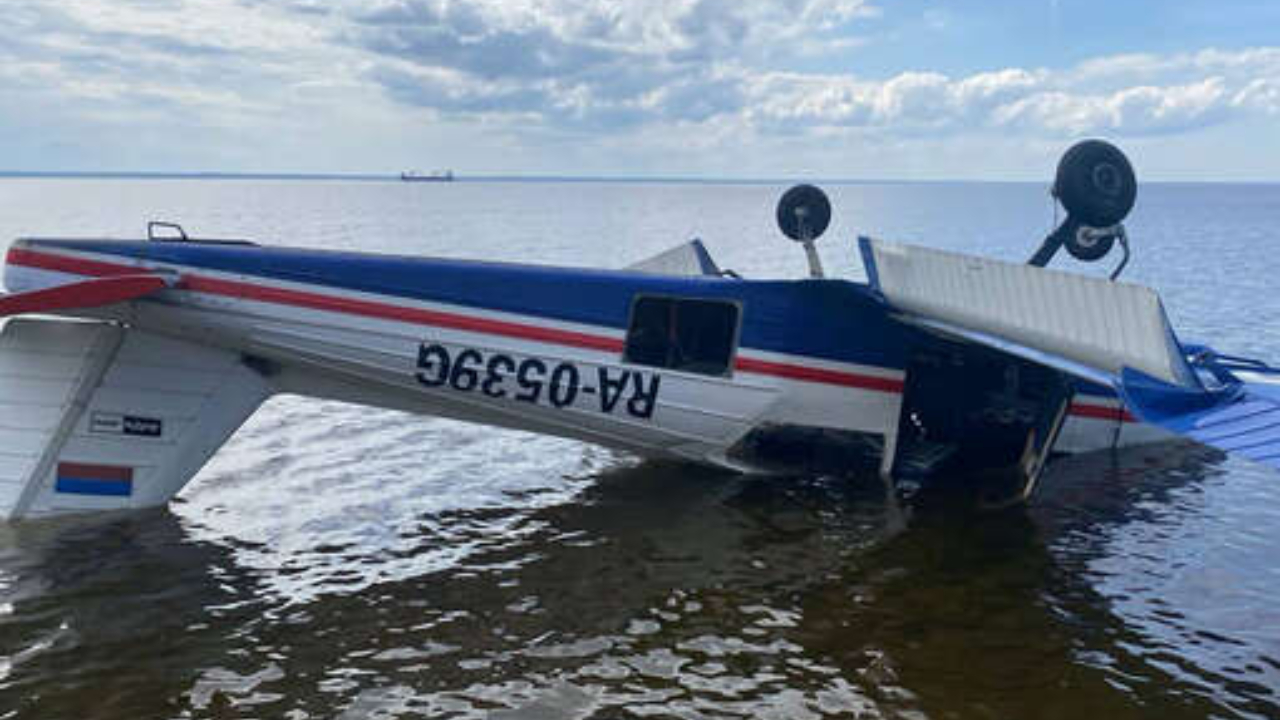 Легкомоторный самолет совершил аварийную посадку на воду в Финском заливе - EuroPress.news