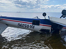 Легкомоторный самолет совершил аварийную посадку на воду в Финском заливе