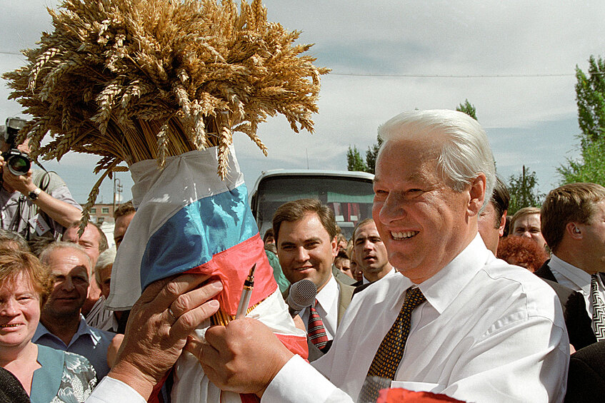 Бориса Ельцина встречают в Саратовской области, 1997 год