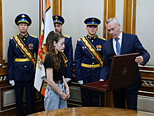 Андрей Травников передал медаль Героя России родственникам Гвардии прапорщика Николая Кондратенко