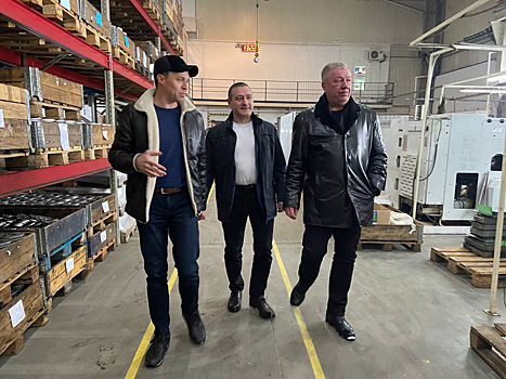 Депутат ГД Гурулев посетил завод одного из самых богатых жителей Кургана
