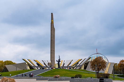 У стелы "Минск - город-герой" началась программа Дня белорусской столицы