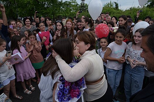 Кортежу Валерии Адлейба перегородили путь в Гудауте