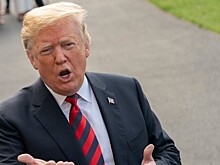 На встрече в Сингапуре Трамп и Ким Чен Ын впервые пожали друг другу руки