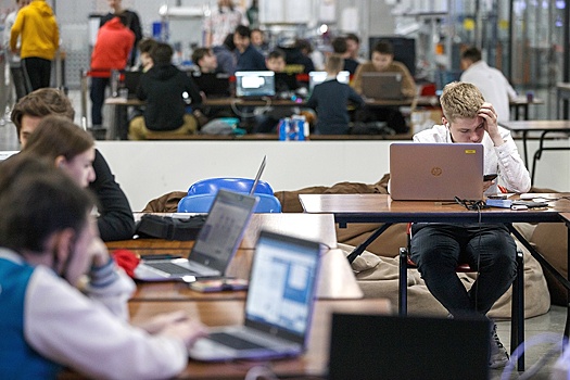 Специалистов в сфере ИИ начали готовить в колледжах