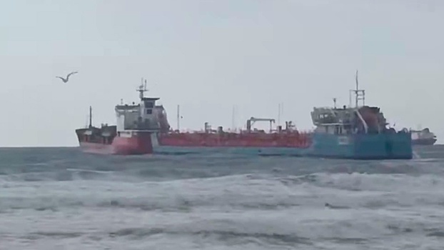 В Мраморном море у Стамбула столкнулись два нефтяных танкера