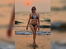 Ведущая Бондарчук снялась в купальнике на пляже