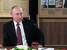 Путин встретился с членами семей погибших офицеров-подводников