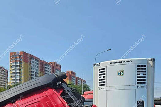 У грузовика оторвало кабину в ДТП на трассе М-4 "Дон" под Краснодаром