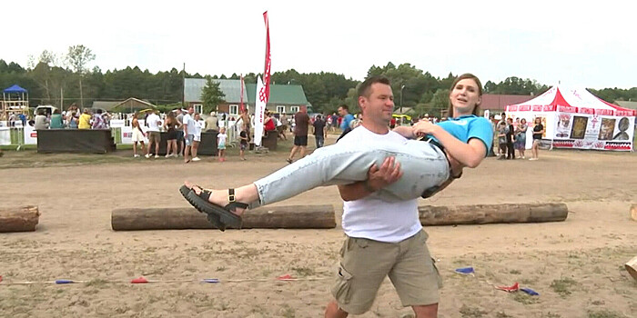 Выплеск адреналина и большой выбор богатырей: участники и гостьи этнофестиваля с кулачными боями рассказали, за что его любят