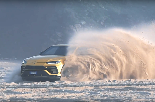 Видео: Lamborghini Urus дрифтит по пляжу