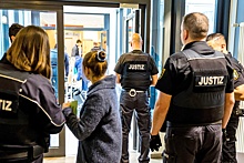 Почему на самом деле полиция провела обыски в офисе "Альтернативы для Германии"