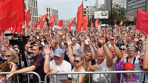 В РФ предложили законом определить места для митингов