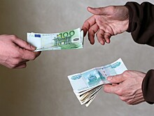 Россияне массово скупают валюту