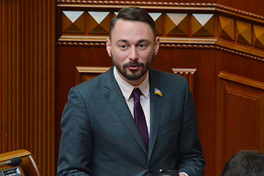 В партии Зеленского предложили наказывать украинцев за отказ от вакцинации