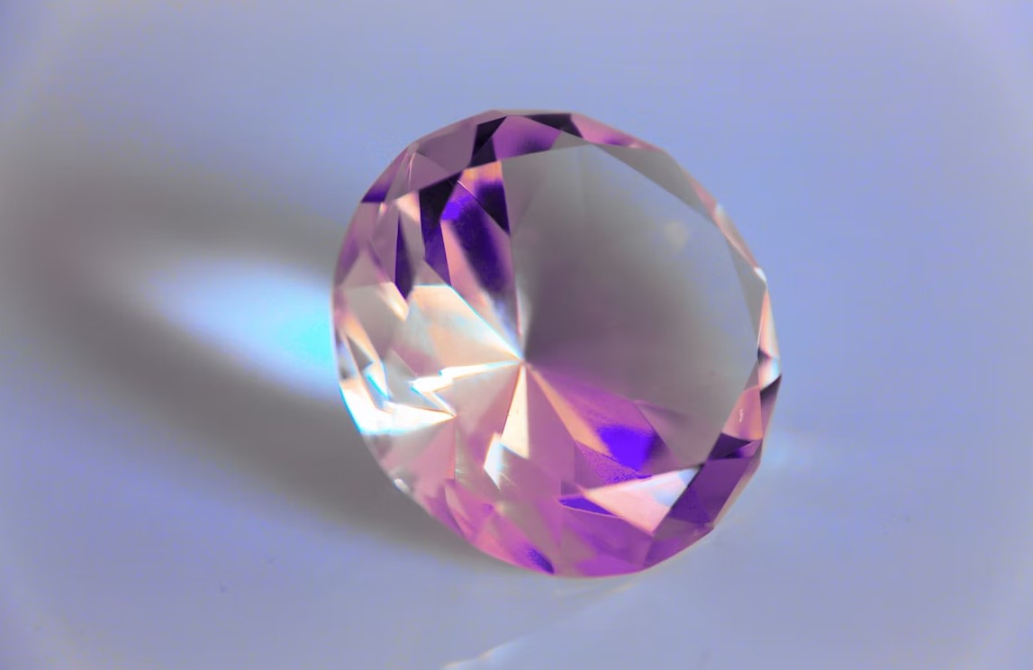 Почему бриллианты бывают разноцветными