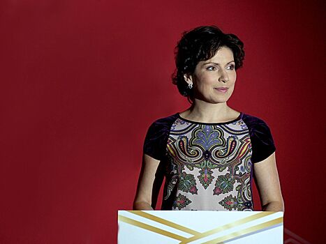 Зейналова улетела с детьми из России