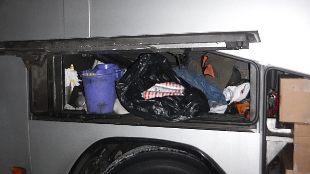 Ева Браун нашла в автобусе на границе с Финляндией 76 кг табачной смеси