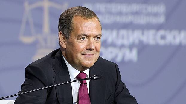 Медведев описал фразой Мюллера из «17 мгновений весны» отношение к Трампу