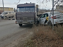 В ДТП с КамАЗом в Волгограде пострадал таксист