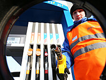 Розничные цены на бензин в России снизились впервые за год