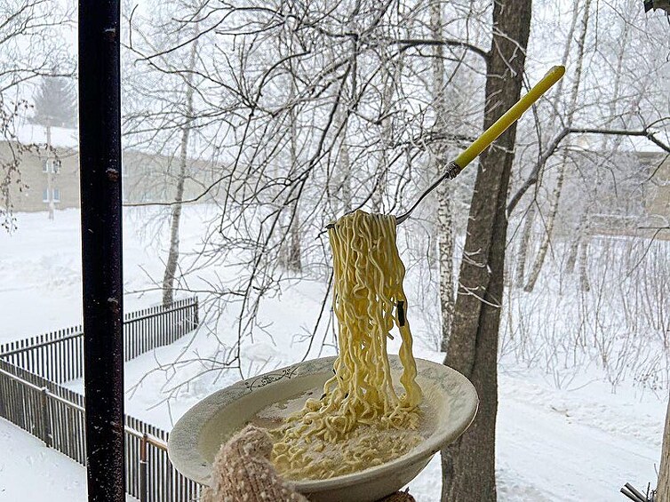Погода предоставляет невероятно широкие просторы для творчества новосибирских инстаблогеров.