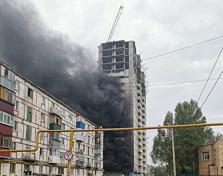 В Новокуйбышевске загорелась новостройка