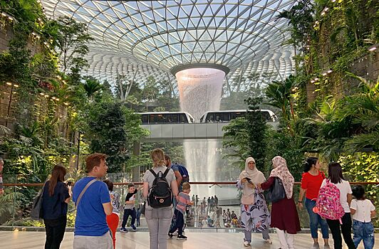 Сингапур возобновил бесплатные туры для транзитных пассажиров