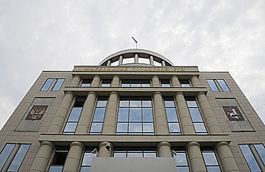 На реновацию надвигаются суд и поправки