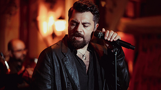 «Не понимаю, что с этим делать»: Алексей Чумаков рассказал, как тратит гонорары