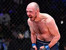 Россиянин победил китайского бойца и станцевал в октагоне