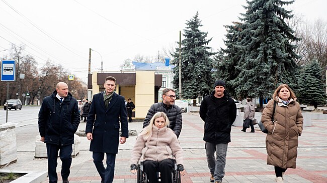 Партийный десант внёс предложения по благоустройству сквера возле ТЦ «Куряночка»