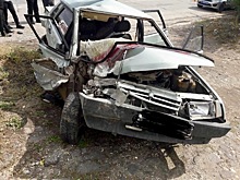 В Вольске два человека попали в больницу после страшной аварии на встречной полосе